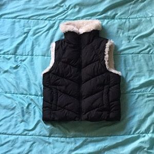 BLACK FAUX FUR PUFFY VEST